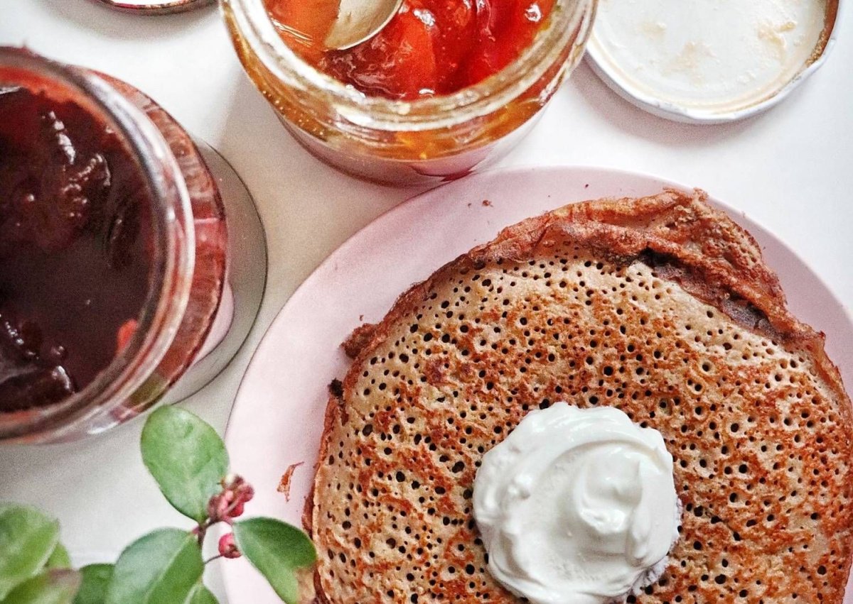 Кот с блинами