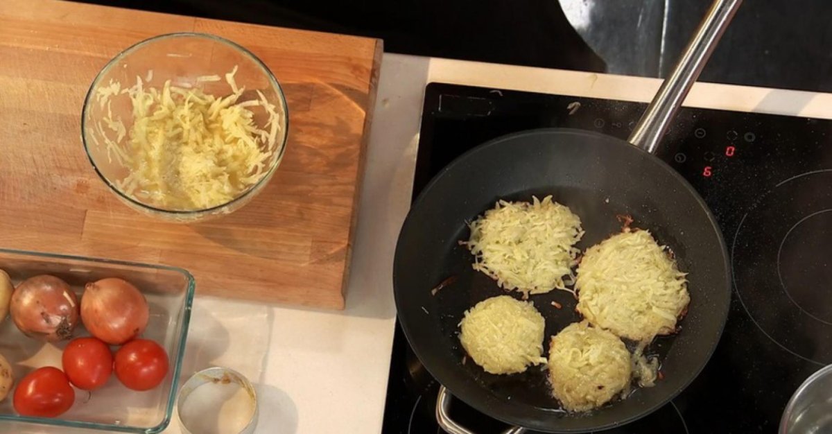 Картофельные блины из пюре на молоке