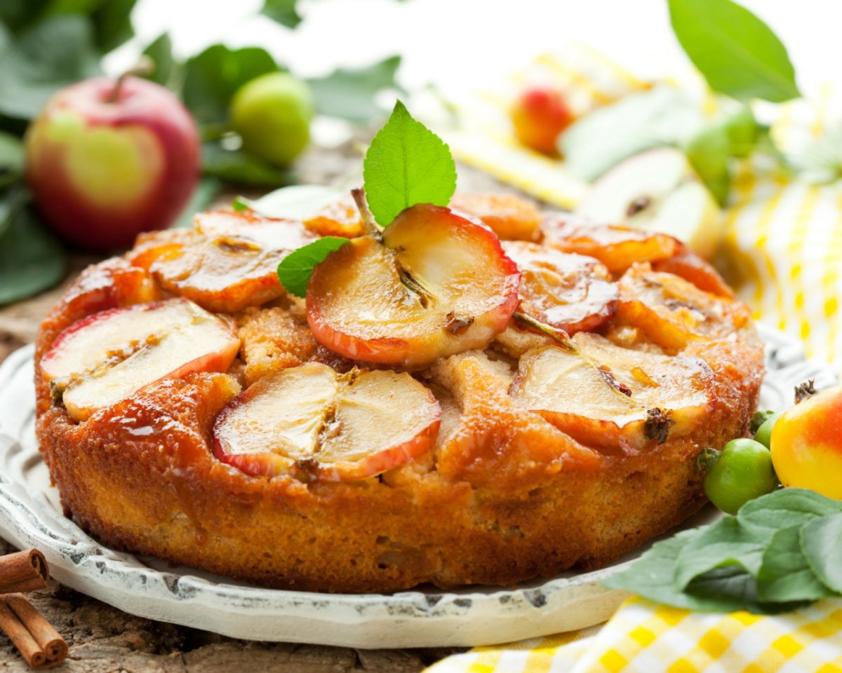 Диетическая шарлотка с яблоками