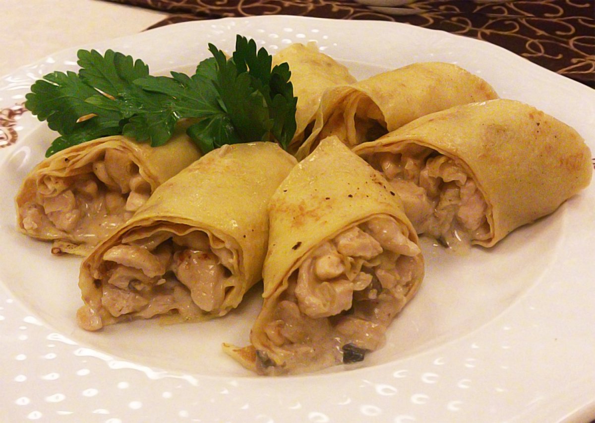 Рулет из омлета с овощами