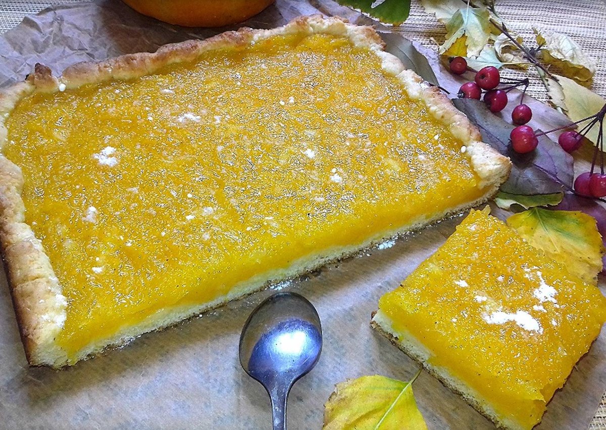 Песочный пирог с айвой