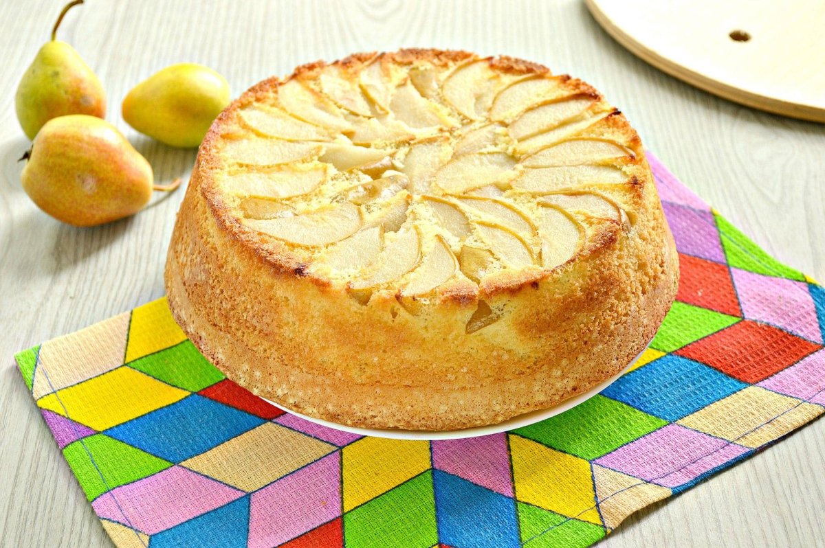 Шарлотка с грушами