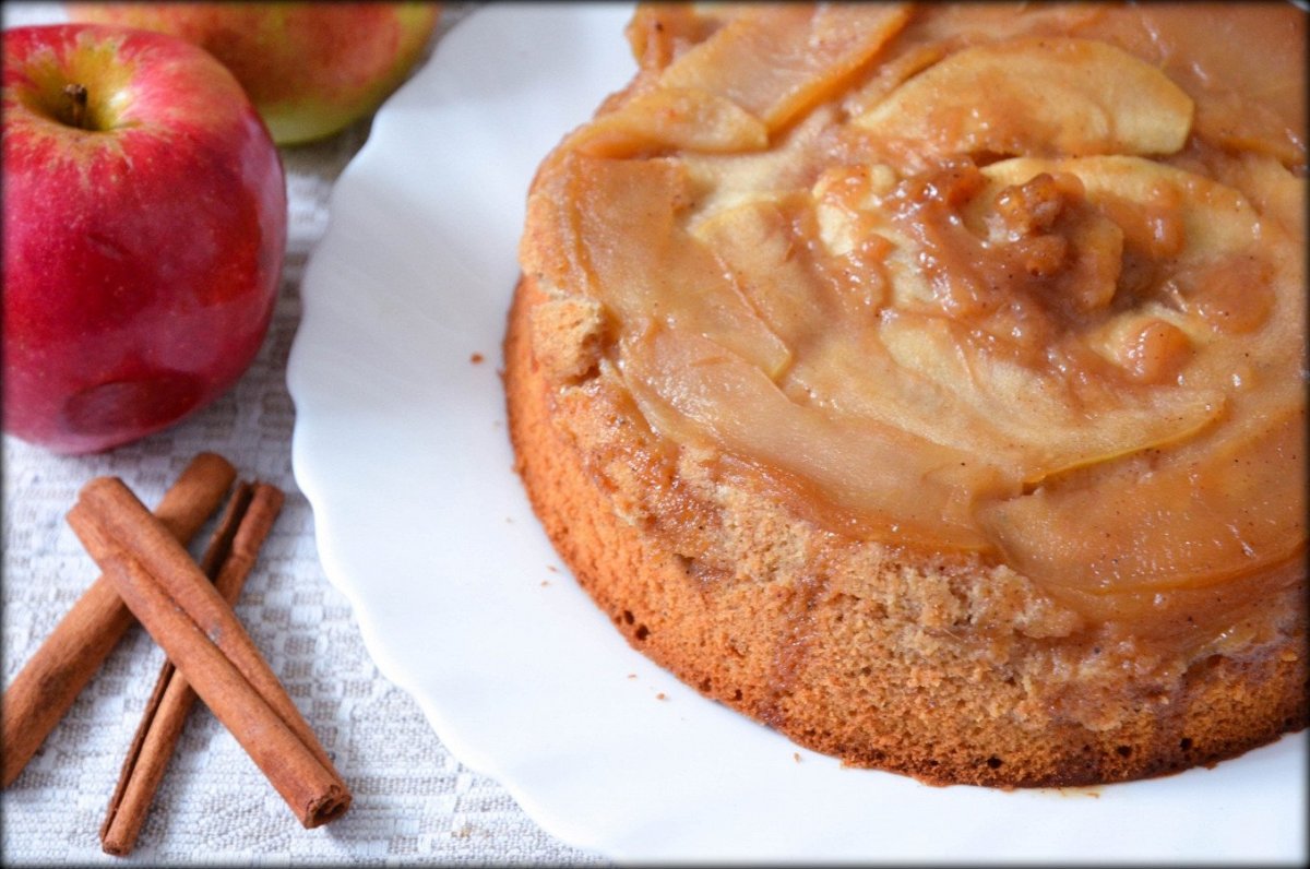 Десерт шарлотка с яблоками