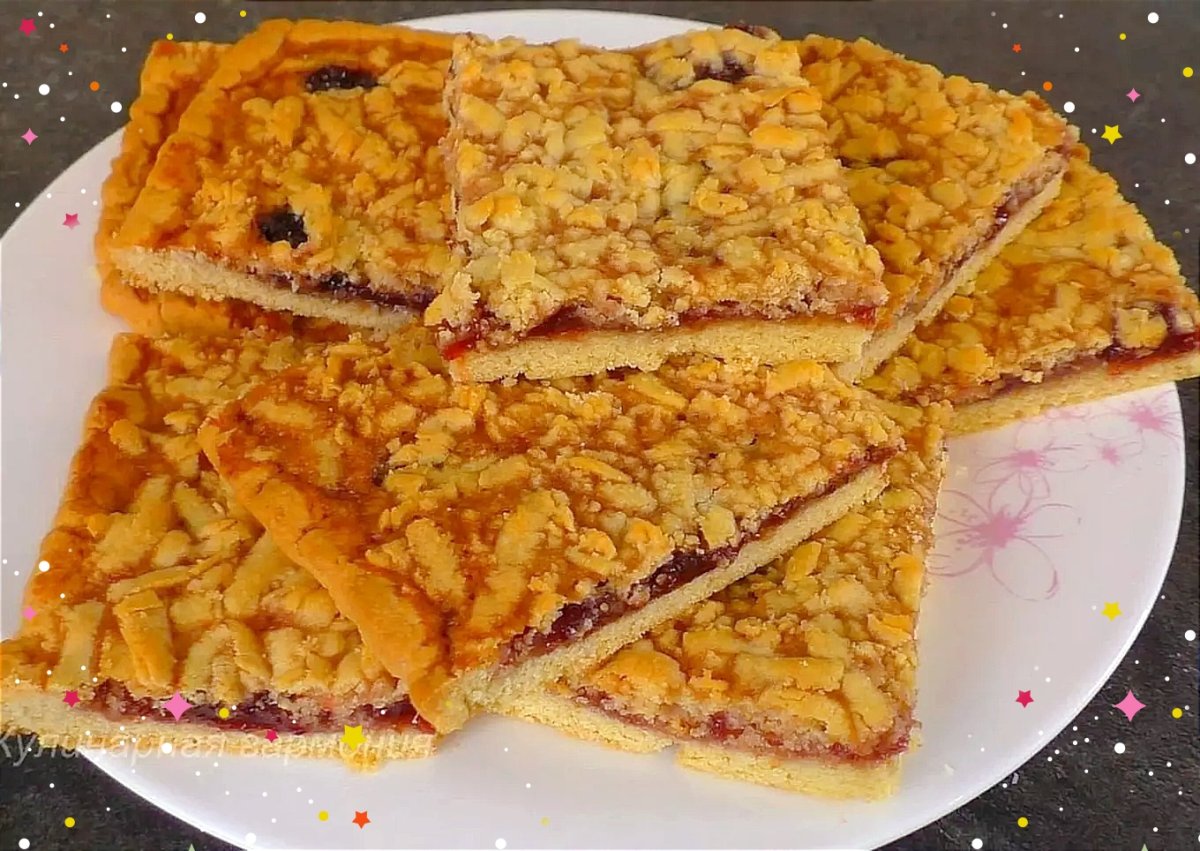 Песочный пирог с творогом и ягодами
