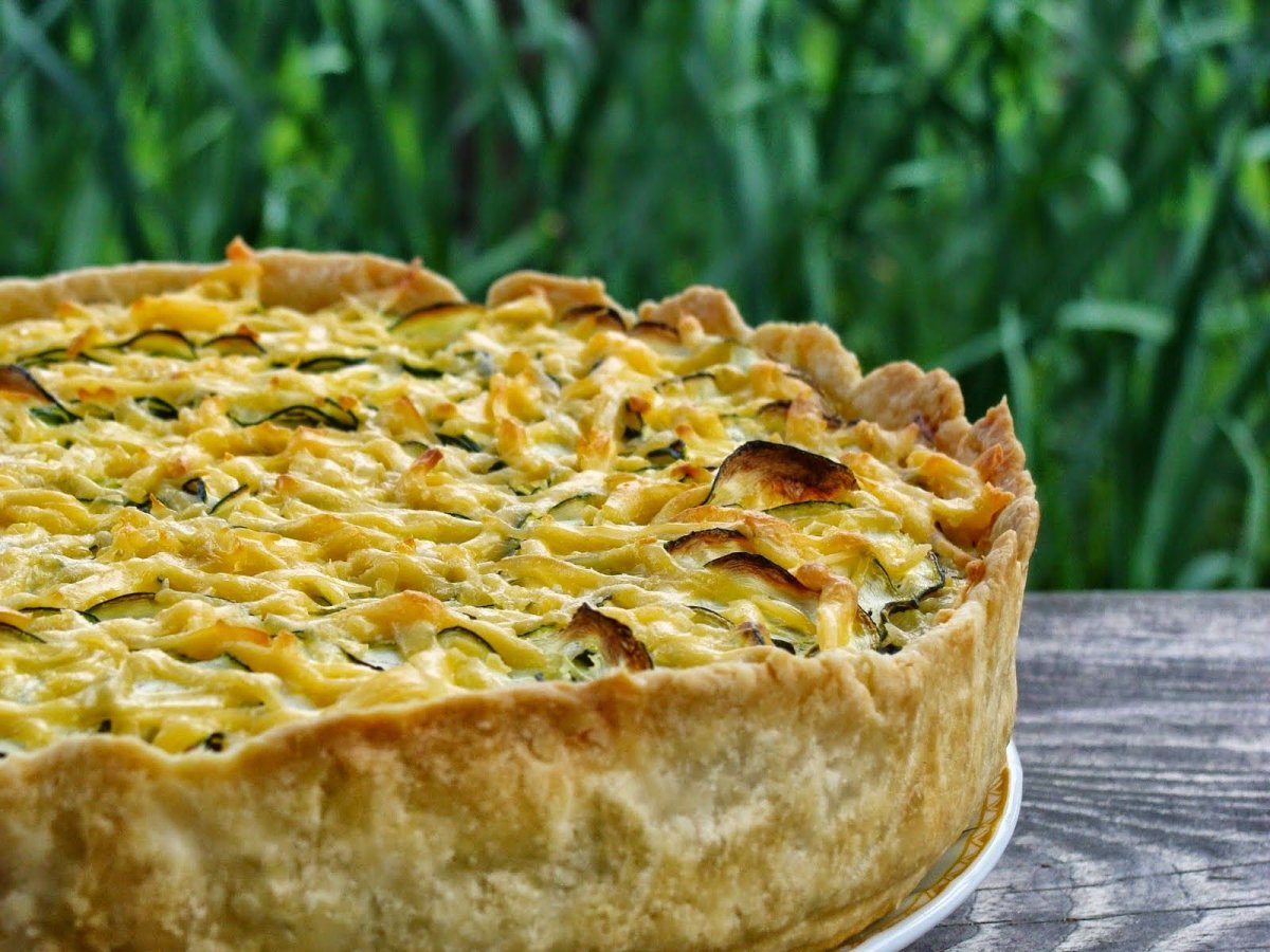 Пирог с курицей и луком