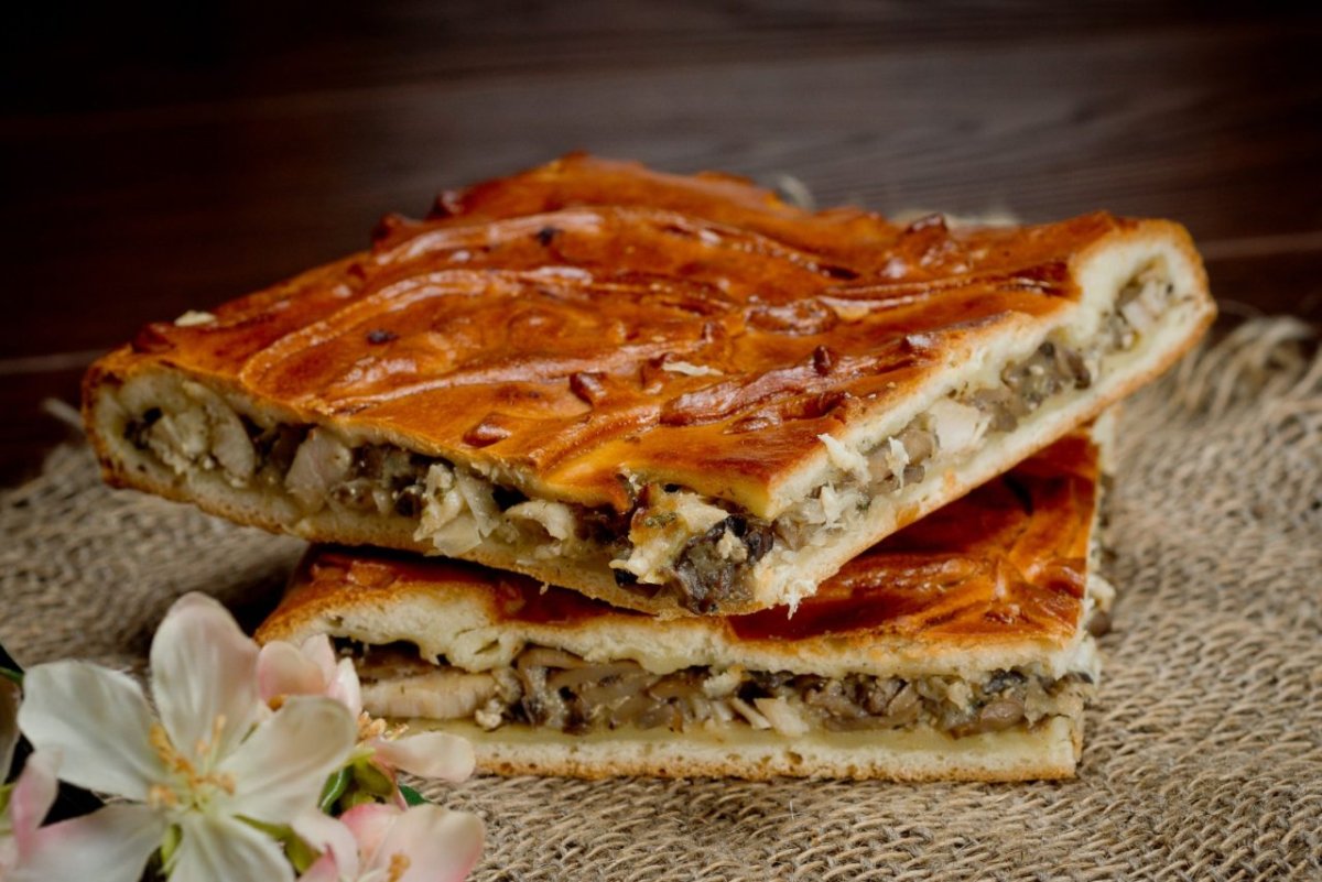 Пирог с курицей и грибами