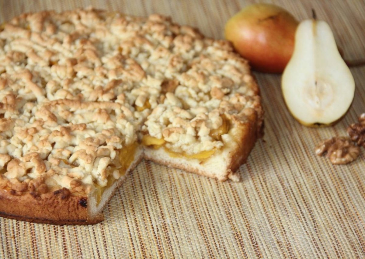 Песочный пирог с яблоками и корицей