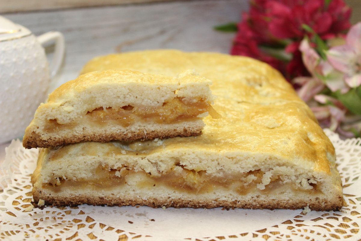 Яблочный пирог из песочного теста с крышечкой