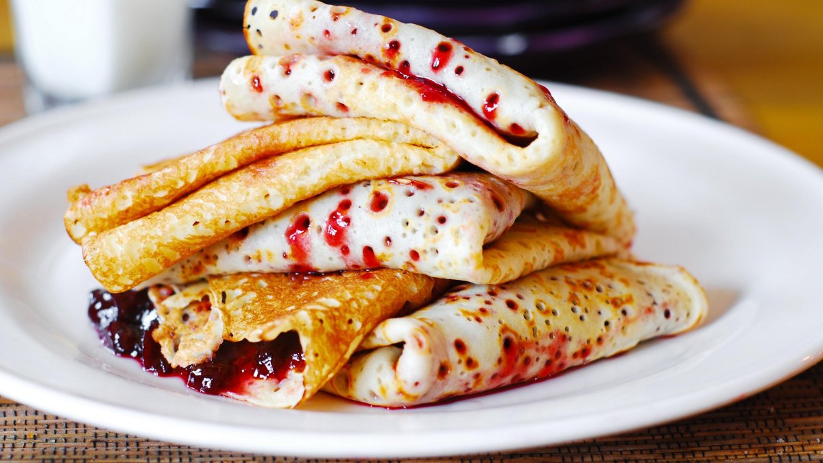 Блинчики с яблоком и корицей