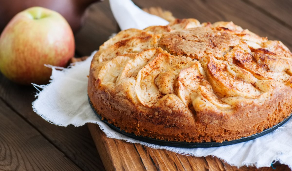 Шарлотка с яблоками