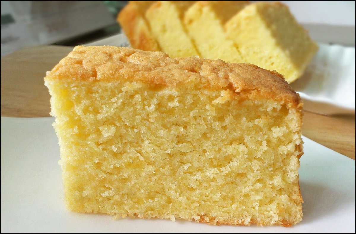 Шарлотка с грушами