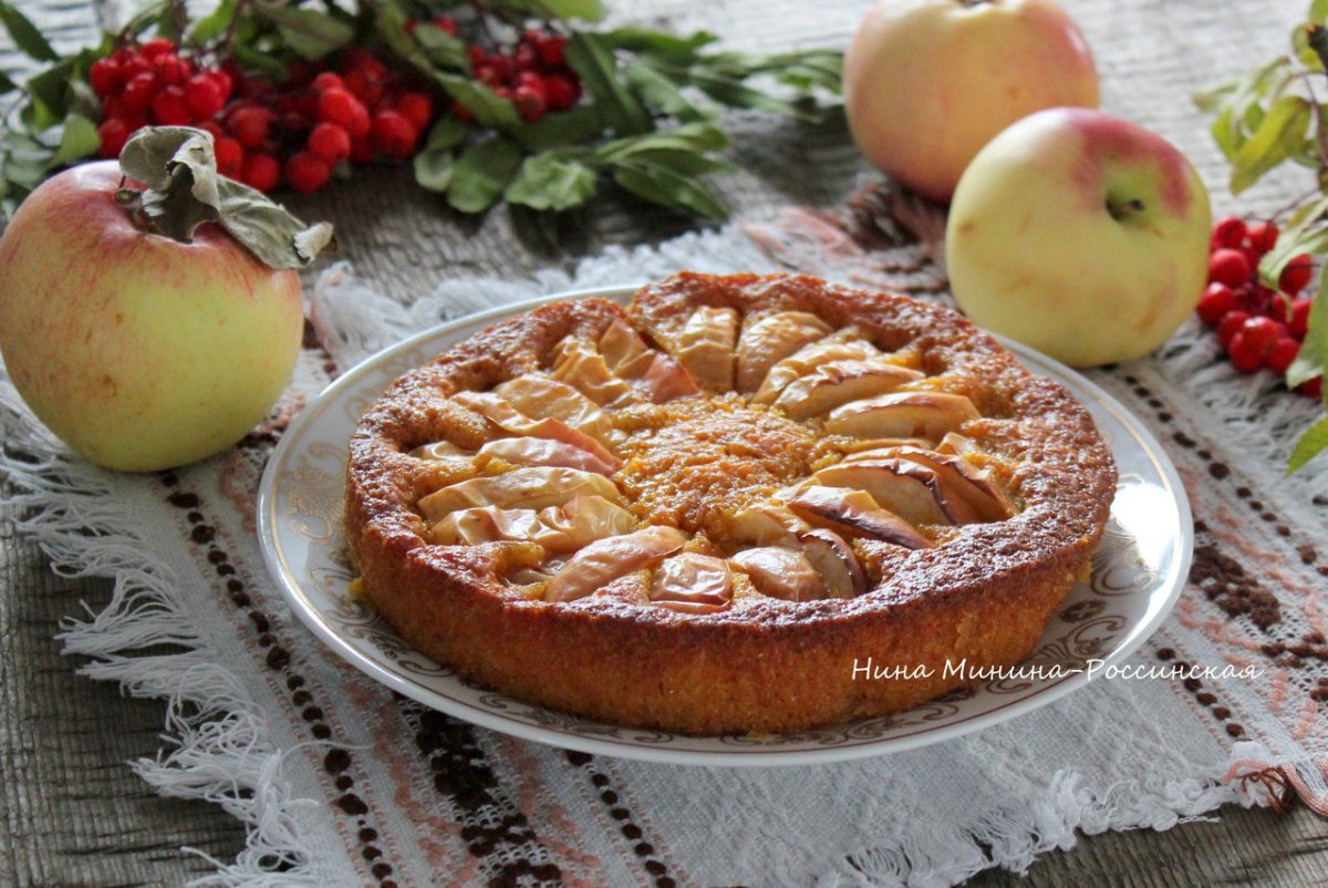 Шарлотка с карамелизированными яблоками в духовке