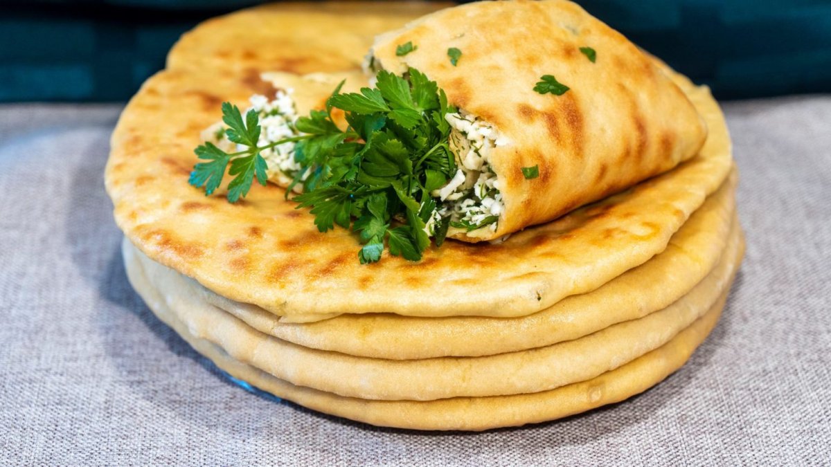 Хычин с сыром и зеленью