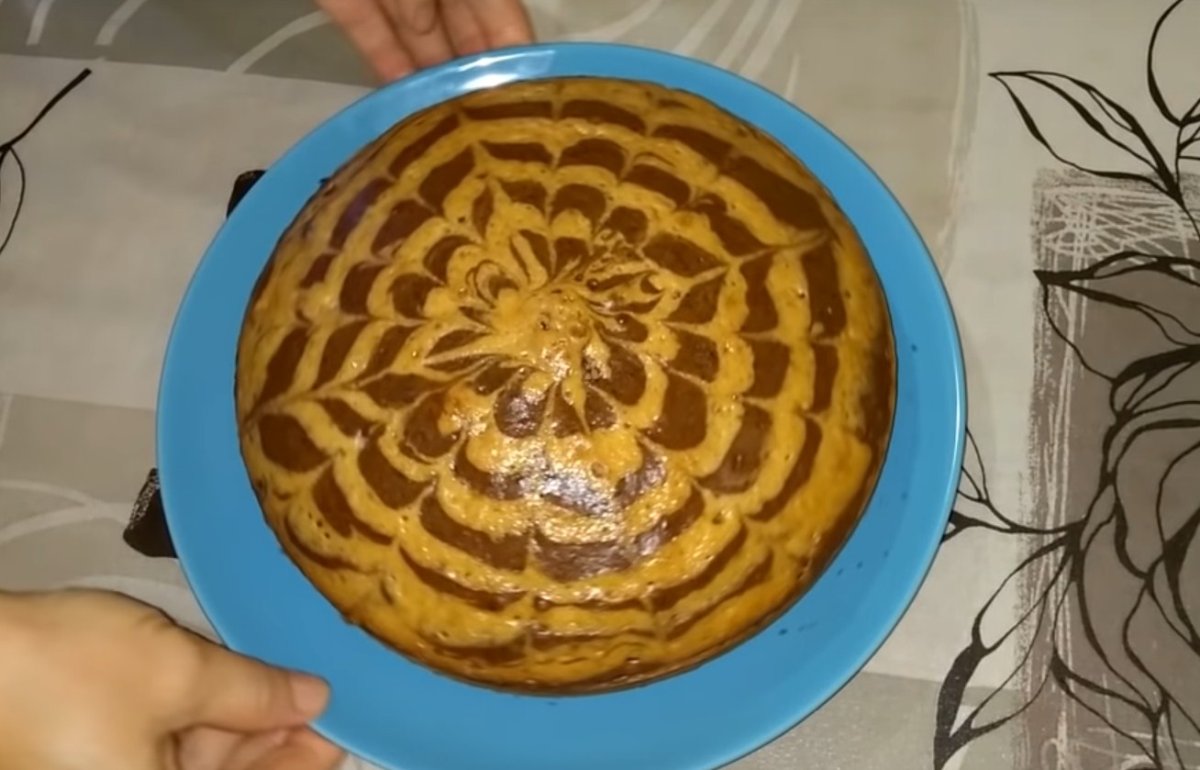 Пирог Зебра с вареньем