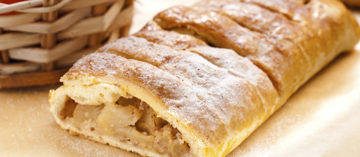 Штрудель с яблоками и корицей
