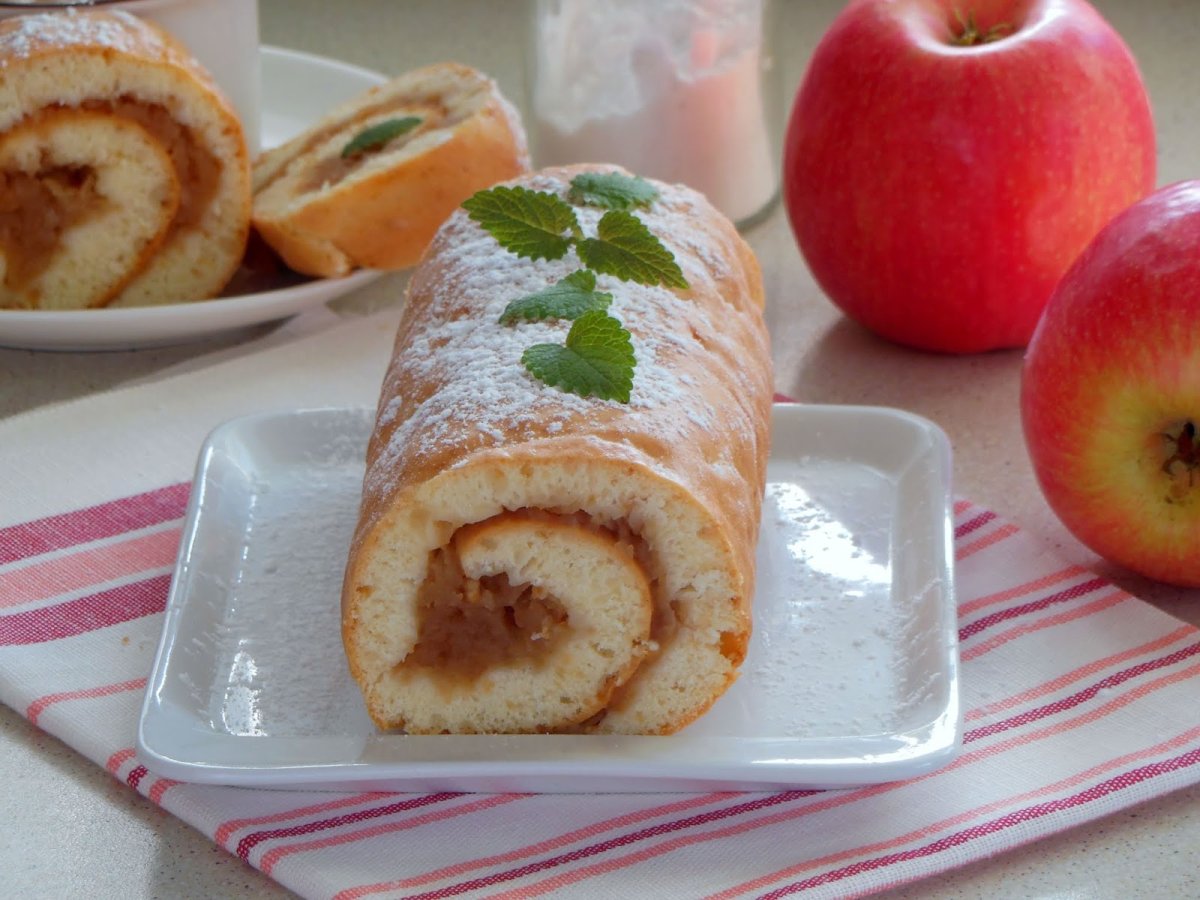 Рулет с яблоками
