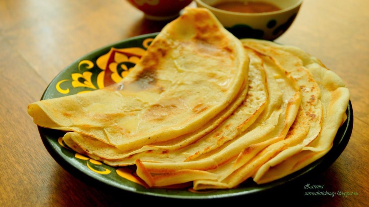 Блины дрожжевые на молоке с дырочками