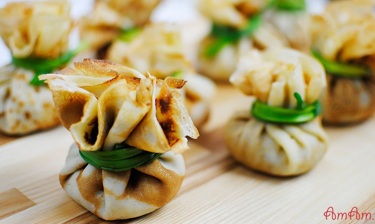 Блинные мешочки с курицей