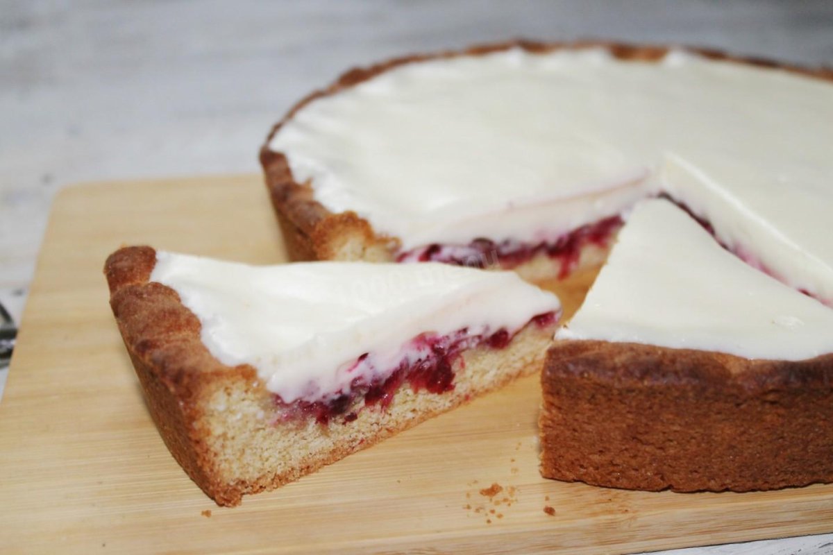 Песочный пирог с брусникой