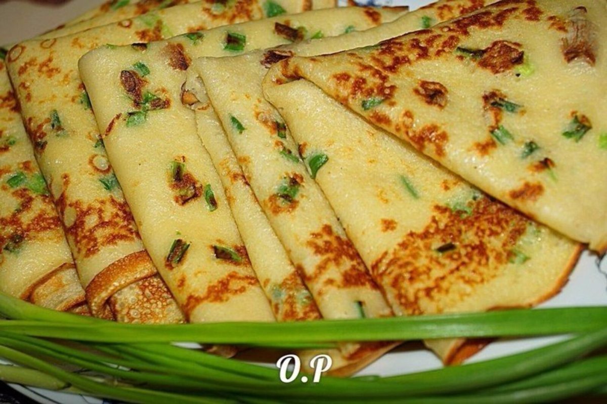 Блинный торт с помидорами и сыром