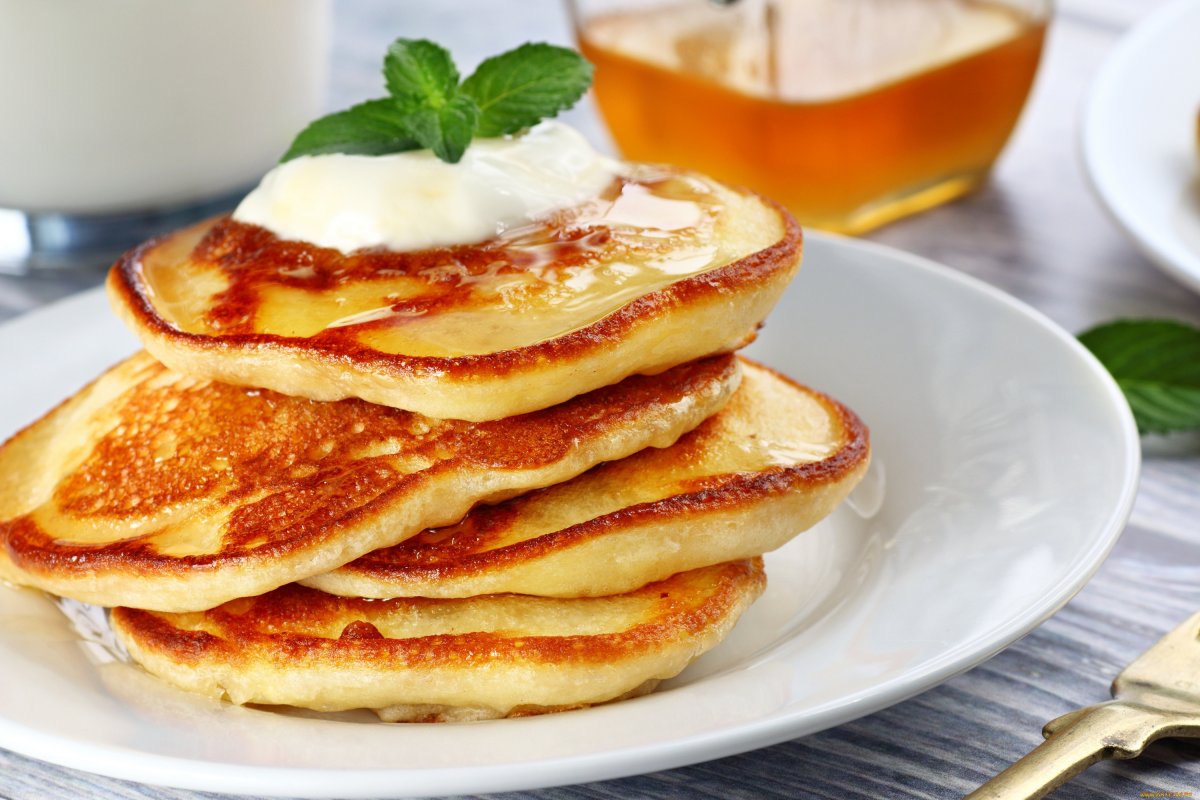 Блинчики с клубникой красивые