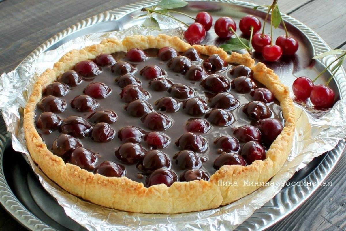 Яблочный пирог с изюмом