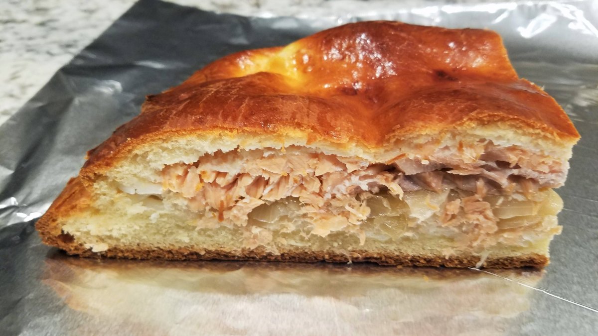 Пирог с капустой и семгой
