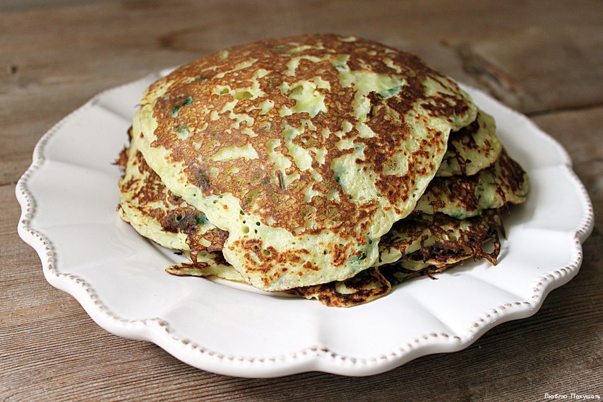 Кабачковые оладьи с сыром и зеленью
