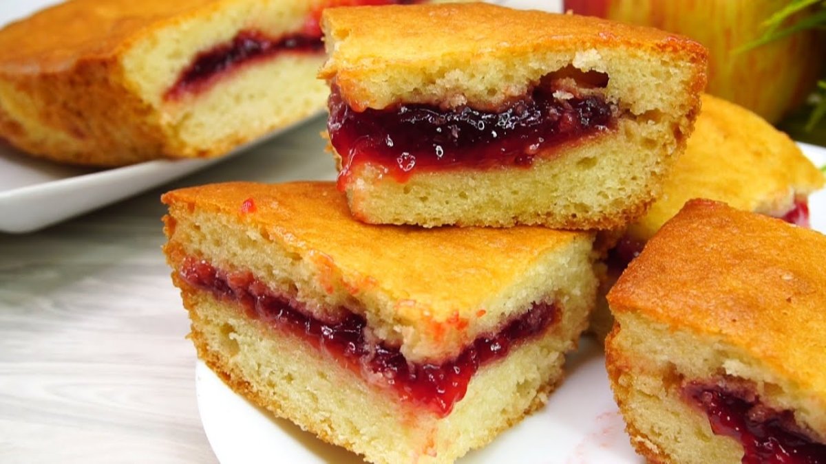 Пирог шарлотка с яблоками