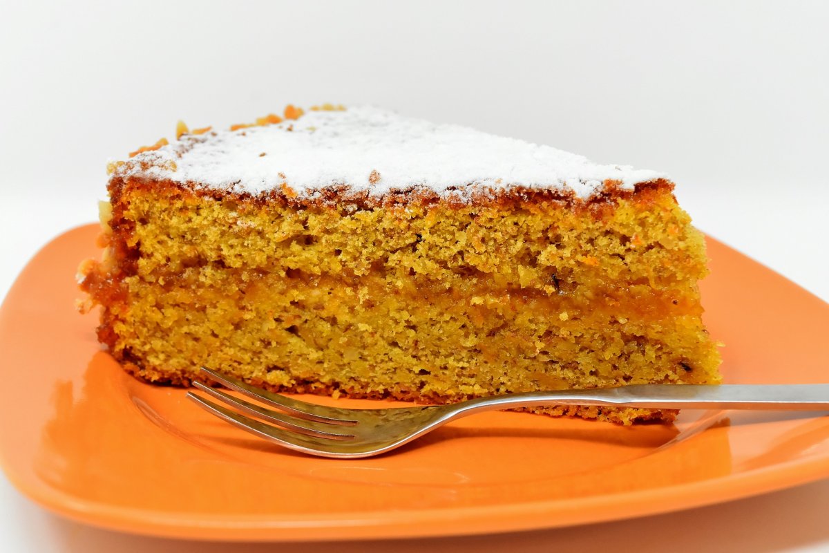 Морковный пирог с грецкими орехами