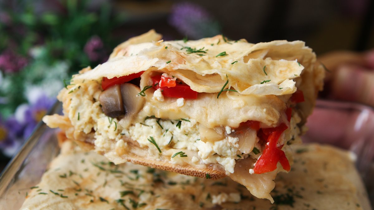 Пирог из лаваша с творогом и сыром