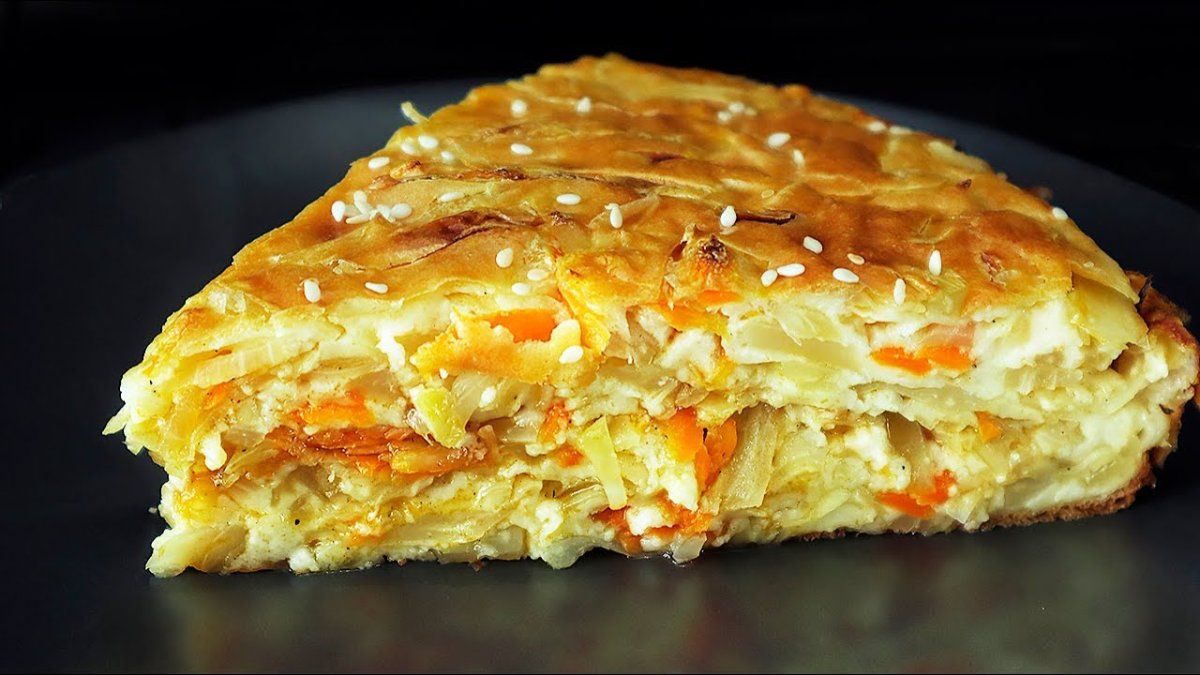 Пирог улитка из лаваша с капустой