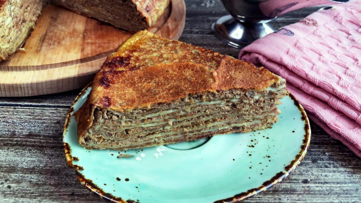 Блинный пирог с печенью