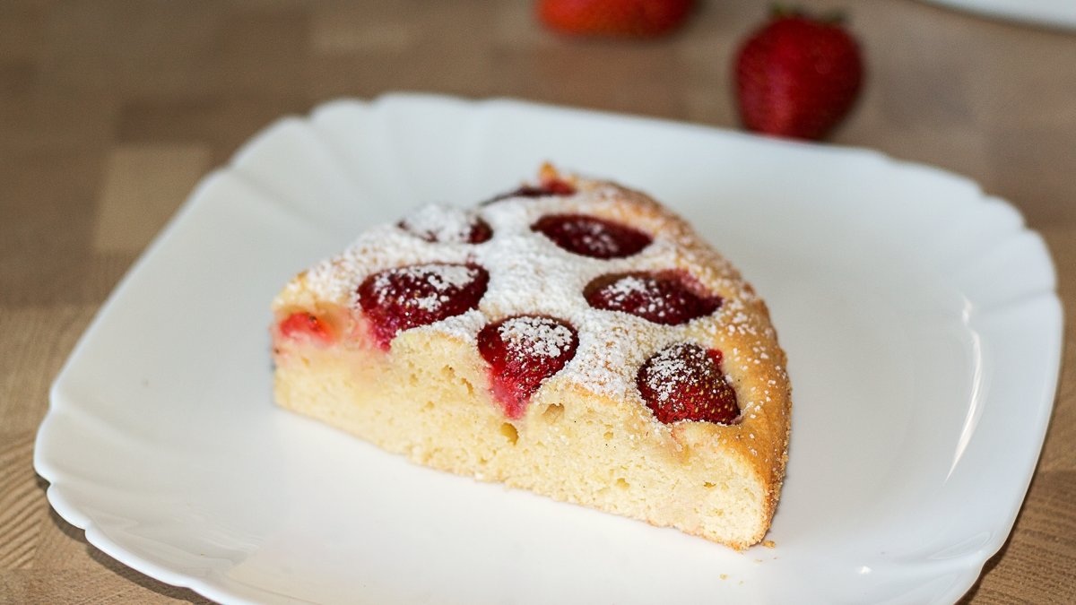 Пирог с клубникой