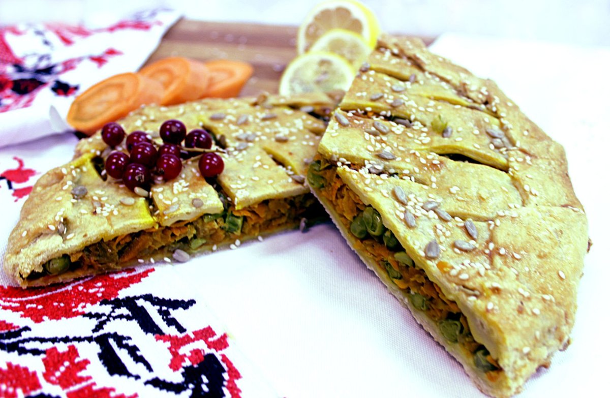 Слоеные пирожки с курицей