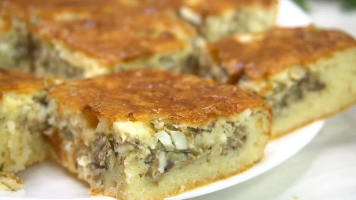 Пирог с с рыбными консервами и яйцами