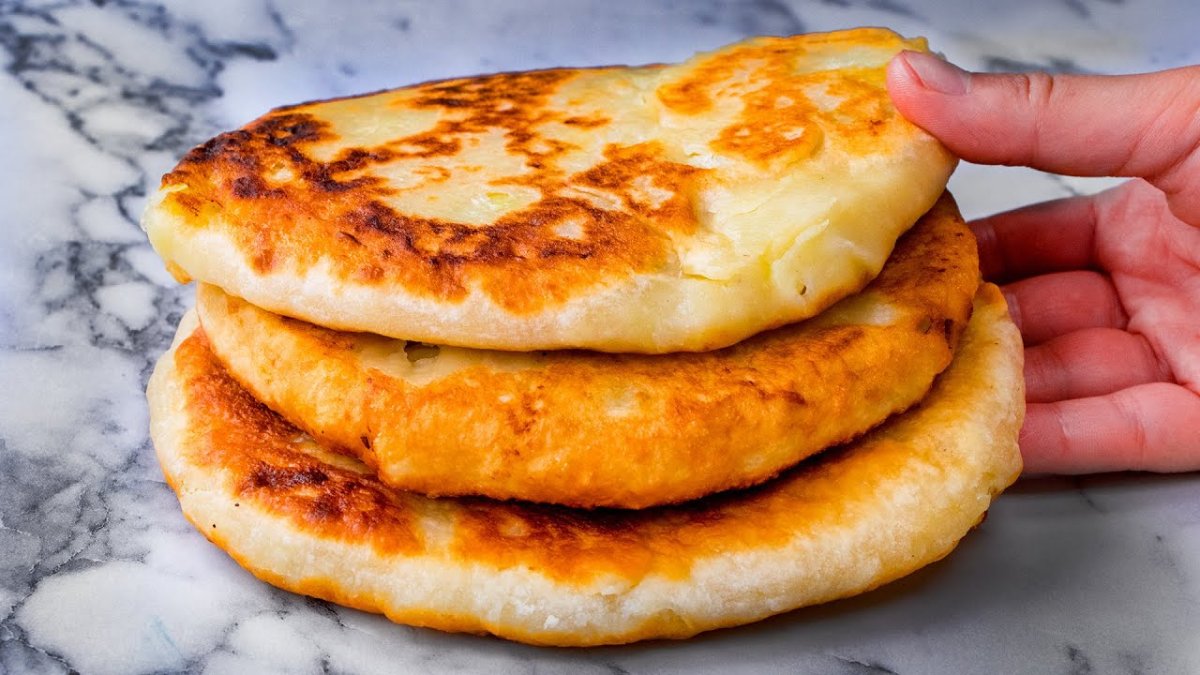 Картофельный пирог на сковороде