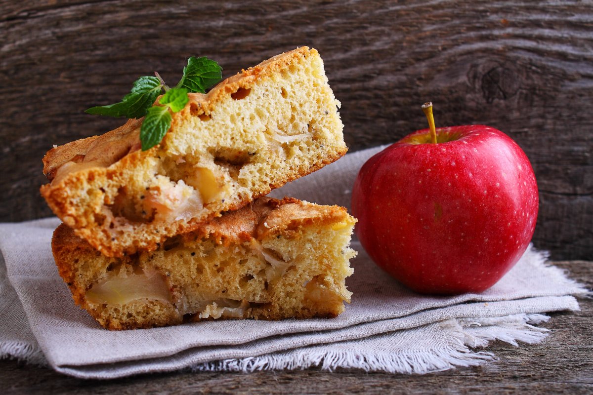 Пирог шарлотка с яблоками