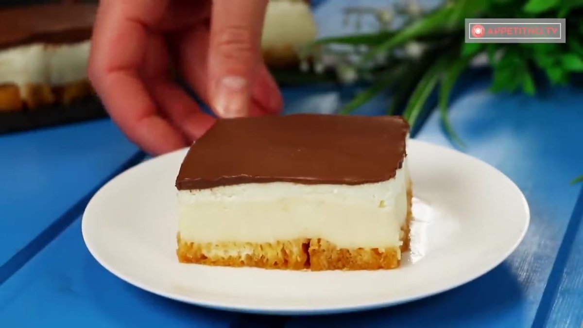 Шарлотка с карамелизованными яблоками