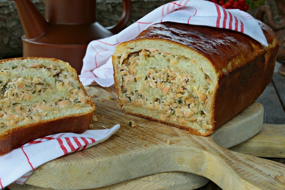 Заливной пирог с ветчиной и сыром