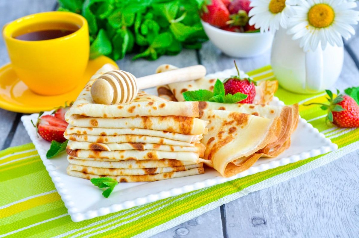 Блины на черном фоне