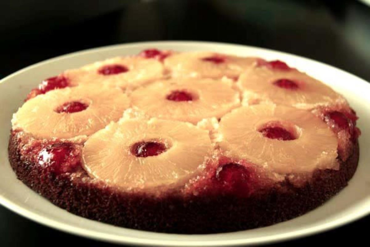 Пирог с ананасом и вишней