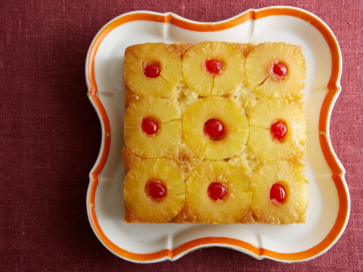 Пирог с кусочками ананасов