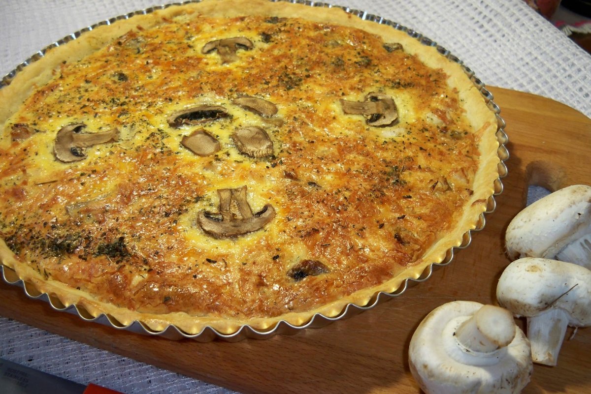 Пирог жульен с курицей и грибами