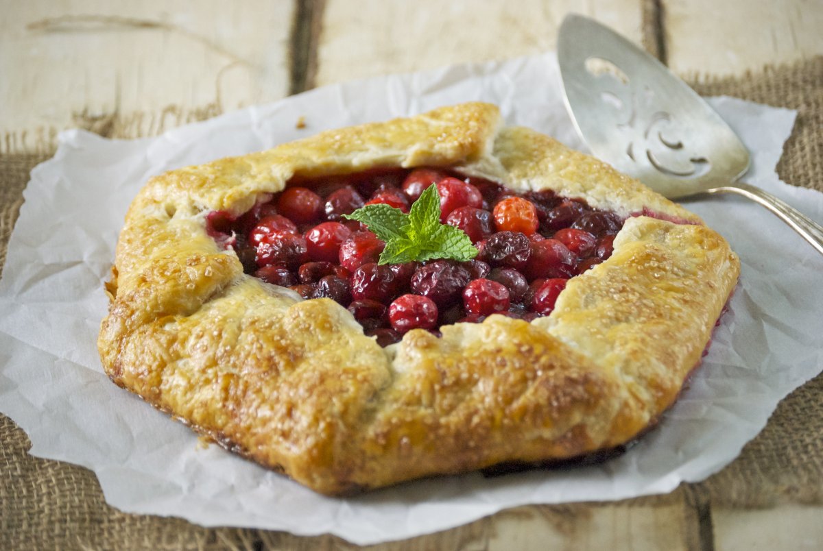 Пирог с творогом и ягодами