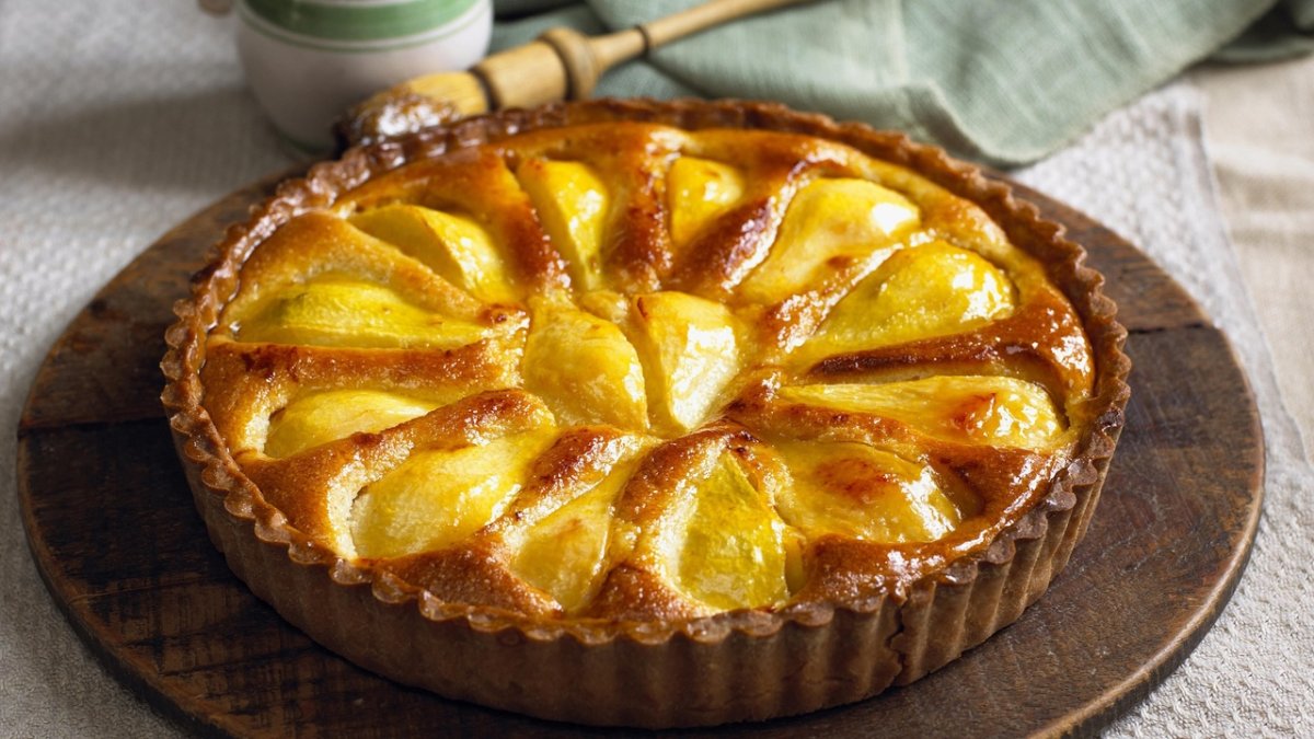 Шарлотка с грушами