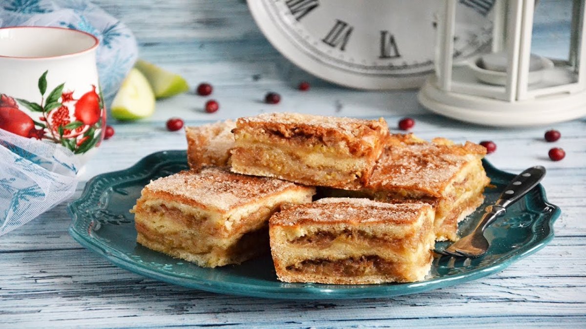 Шарлотка с яблоками