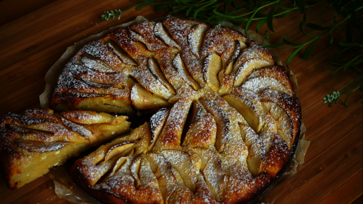 Шарлотка с апельсинами и яблоками