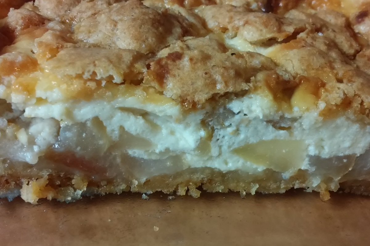 Яблочный пирог с белковым кремом