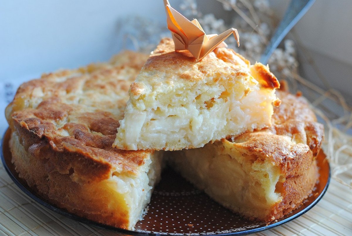 Пирог с яблоками и безе